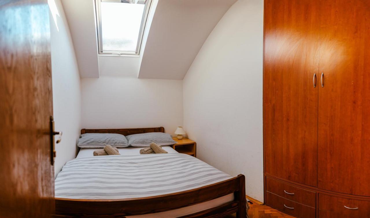 Apartamento Lika Story Josipdol Exterior foto