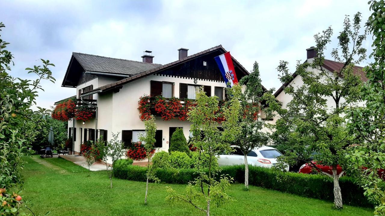 Apartamento Lika Story Josipdol Exterior foto
